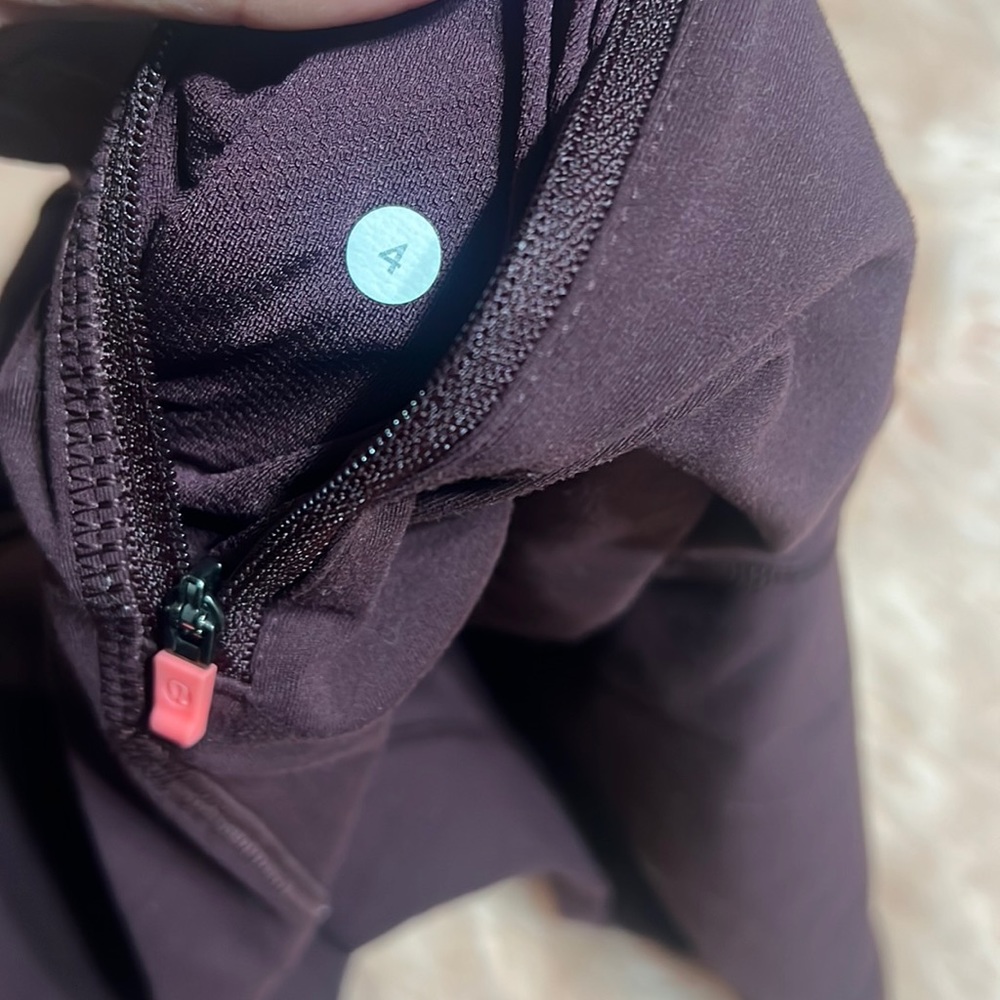 Lululemon Can't Stop Pant II Bordeaux Drama / Mountain Peaks size 4 - Picture 13 of 14
